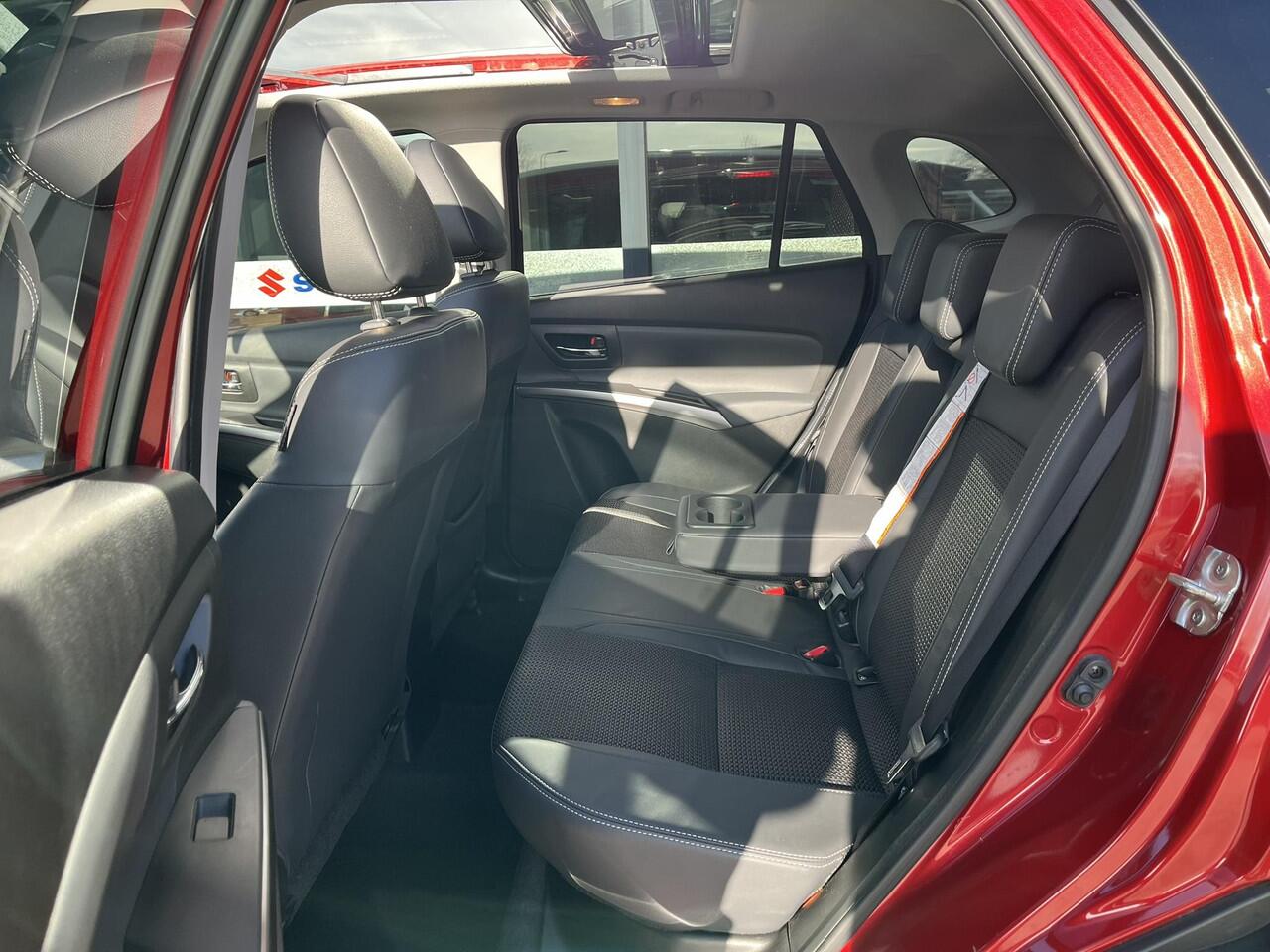 Suzuki S-Cross 1.5 Hybrid Style | Panoramisch open schuifdak | Trekhaak afneembaar |