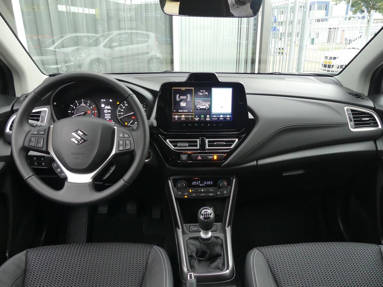 Suzuki S-Cross 1.4 Boosterjet Style Smart Hybrid NIEUWE AUTO, UIT VOORRAAD LEVERBAAR S-Cross Stijl uitvoering, 360 Camera, Climate control, Adaptive Cruise Control, Apple Carplay / Android Auto
