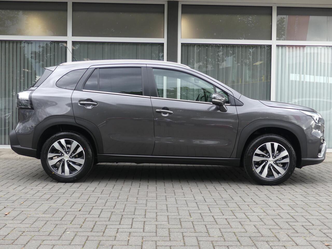 Suzuki S-Cross 1.4 Boosterjet Style Smart Hybrid NIEUWE AUTO, UIT VOORRAAD LEVERBAAR S-Cross Stijl uitvoering, 360 Camera, Climate control, Adaptive Cruise Control, Apple Carplay / Android Auto