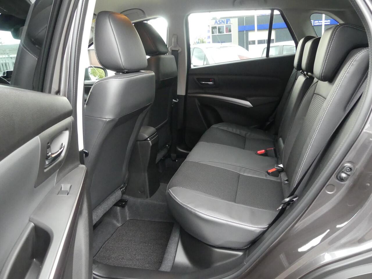 Suzuki S-Cross 1.4 Boosterjet Style Smart Hybrid NIEUWE AUTO, UIT VOORRAAD LEVERBAAR S-Cross Stijl uitvoering, 360 Camera, Climate control, Adaptive Cruise Control, Apple Carplay / Android Auto