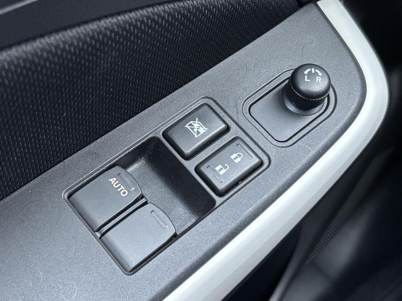 Suzuki SWIFT 1.2 Select Navi/Airco/Cruise