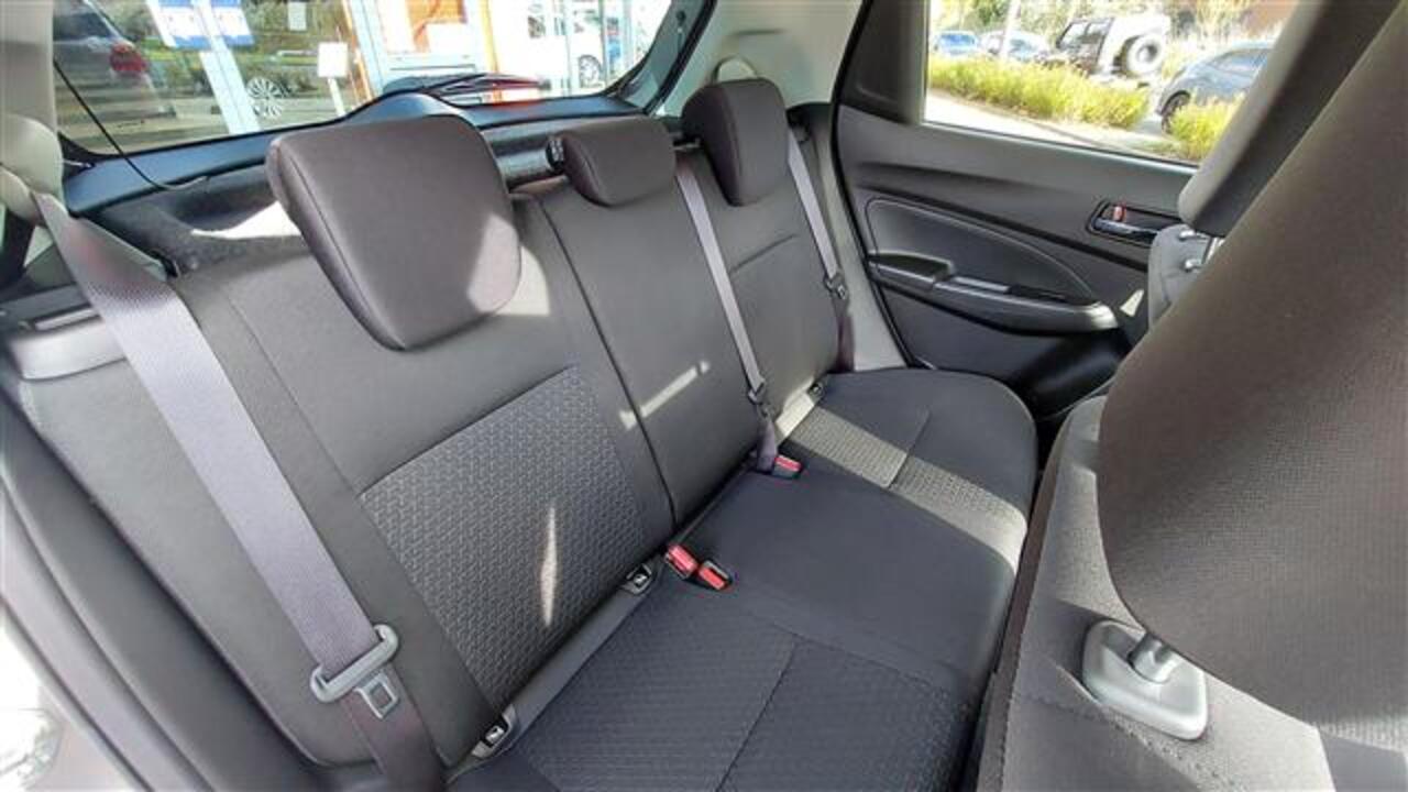 Suzuki SWIFT 1.2 STYLE SMART HYBRID