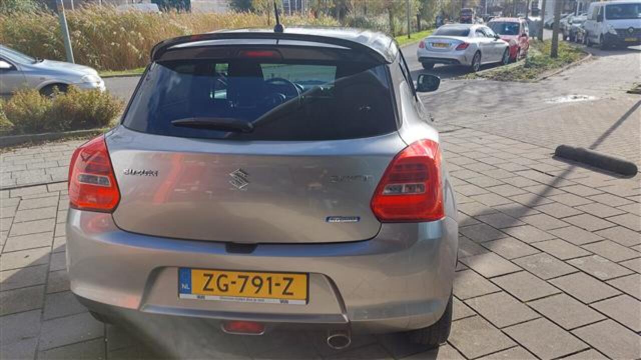 Suzuki SWIFT 1.2 STYLE SMART HYBRID