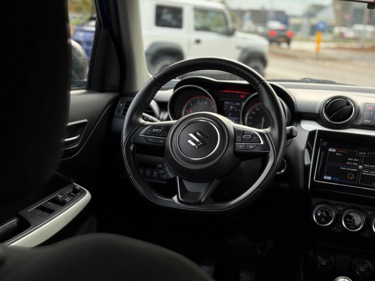 Suzuki SWIFT 1.2 STYLE CAMERA NAVI ADD. CRUISE