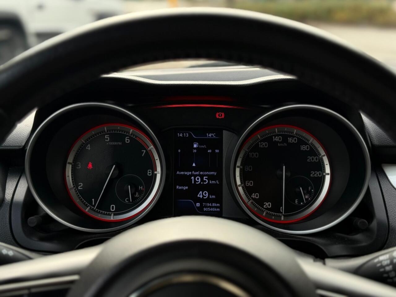 Suzuki SWIFT 1.2 STYLE CAMERA NAVI ADD. CRUISE