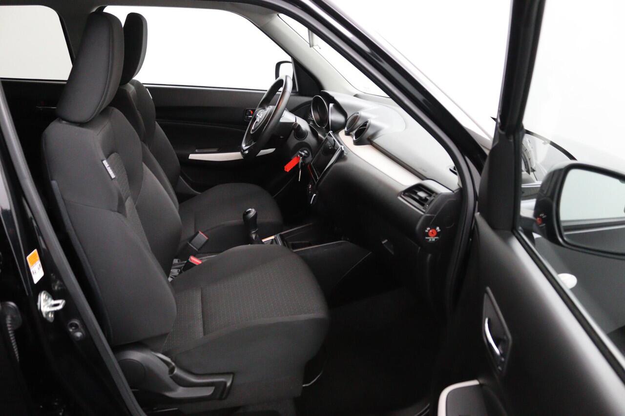 Suzuki SWIFT 1.2 Select | Stoelverwarming | Navigatie | Achteruitrijcamera | Lichtmetalen Velgen |
