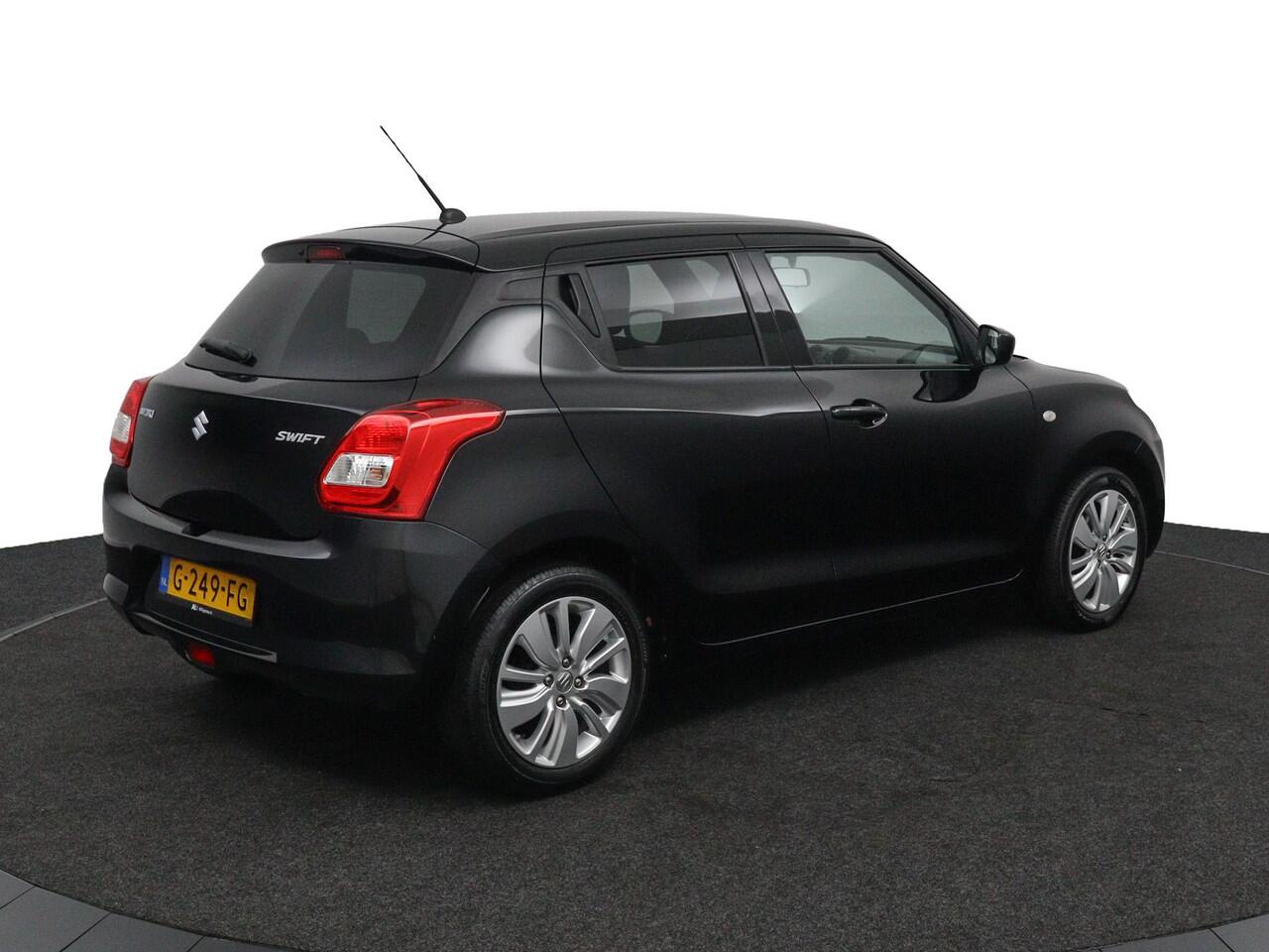 Suzuki SWIFT 1.2 Select | Stoelverwarming | Navigatie | Achteruitrijcamera | Lichtmetalen Velgen |