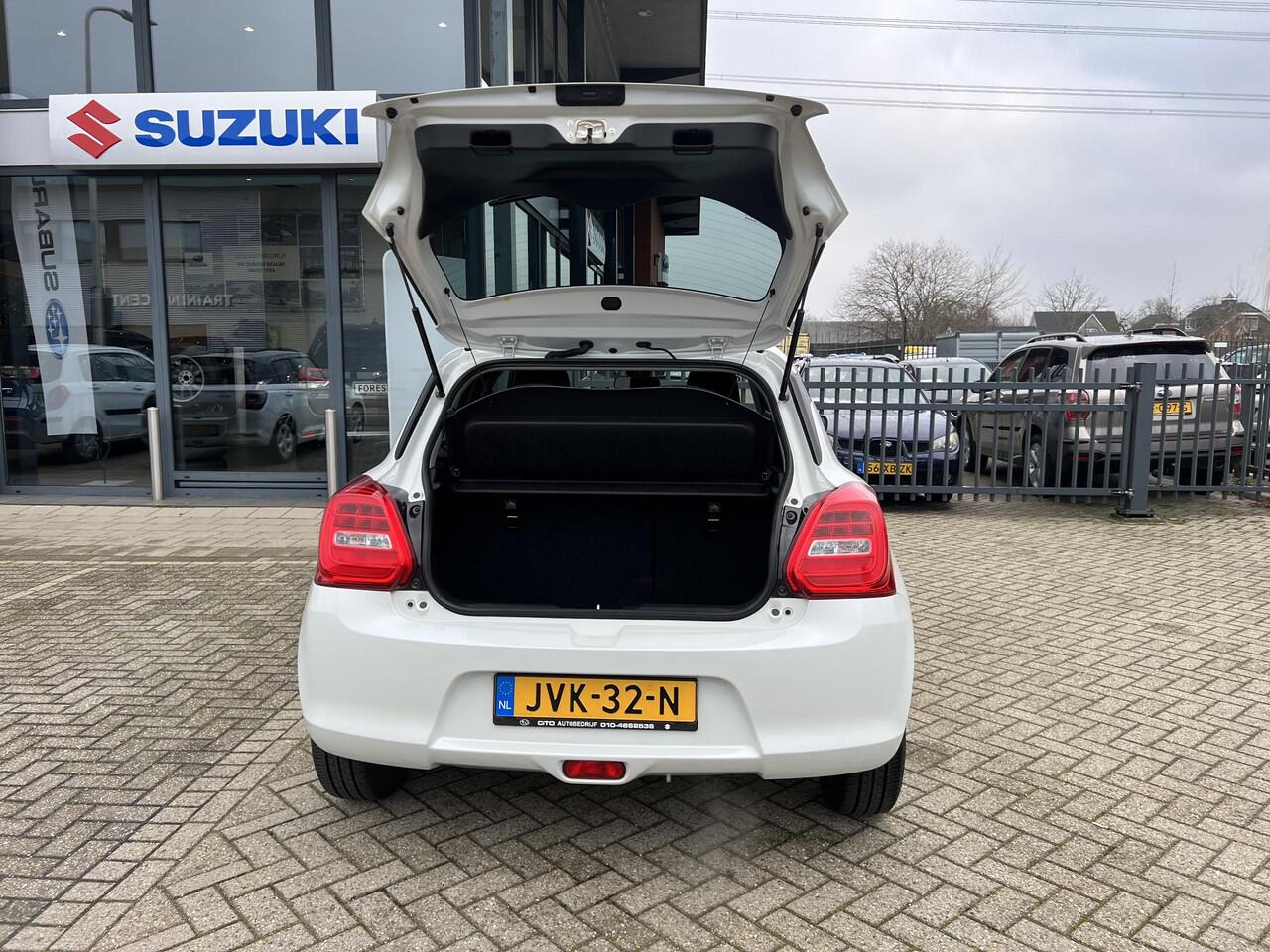 Suzuki SWIFT 1.0 Style Automaat | Climate Control | Cruise Control | Apple Carplay & Android Auto | 16"LM Velgen