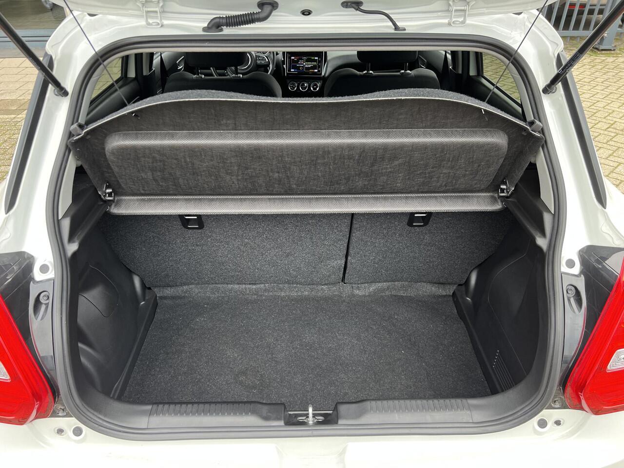 Suzuki SWIFT 1.0 Style Automaat | Climate Control | Cruise Control | Apple Carplay & Android Auto | 16"LM Velgen