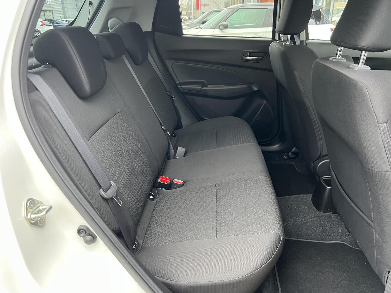 Suzuki SWIFT 1.0 Style Automaat | Climate Control | Cruise Control | Apple Carplay & Android Auto | 16"LM Velgen