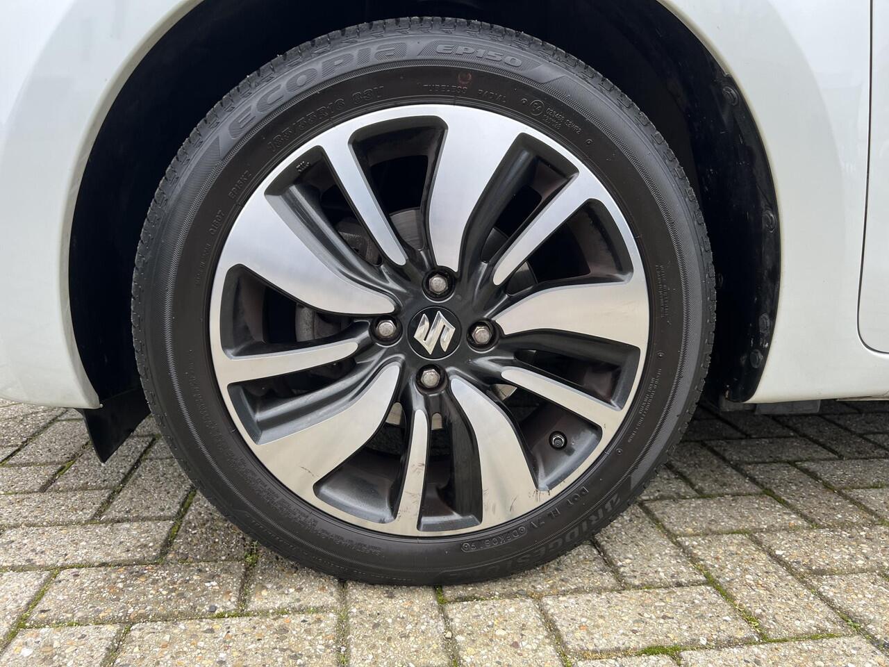 Suzuki SWIFT 1.0 Style Automaat | Climate Control | Cruise Control | Apple Carplay & Android Auto | 16"LM Velgen