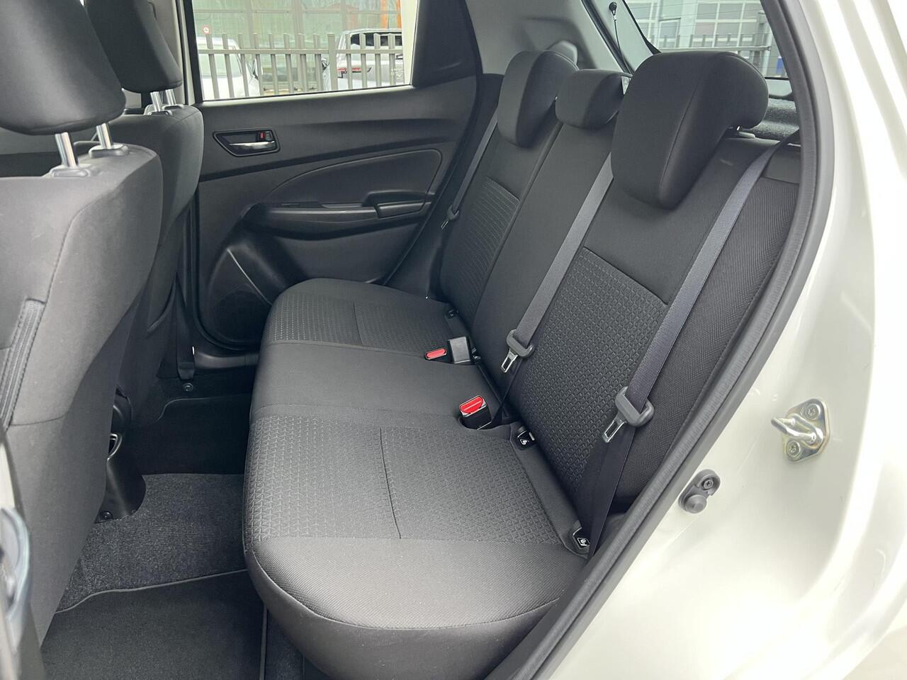 Suzuki SWIFT 1.0 Style Automaat | Climate Control | Cruise Control | Apple Carplay & Android Auto | 16"LM Velgen