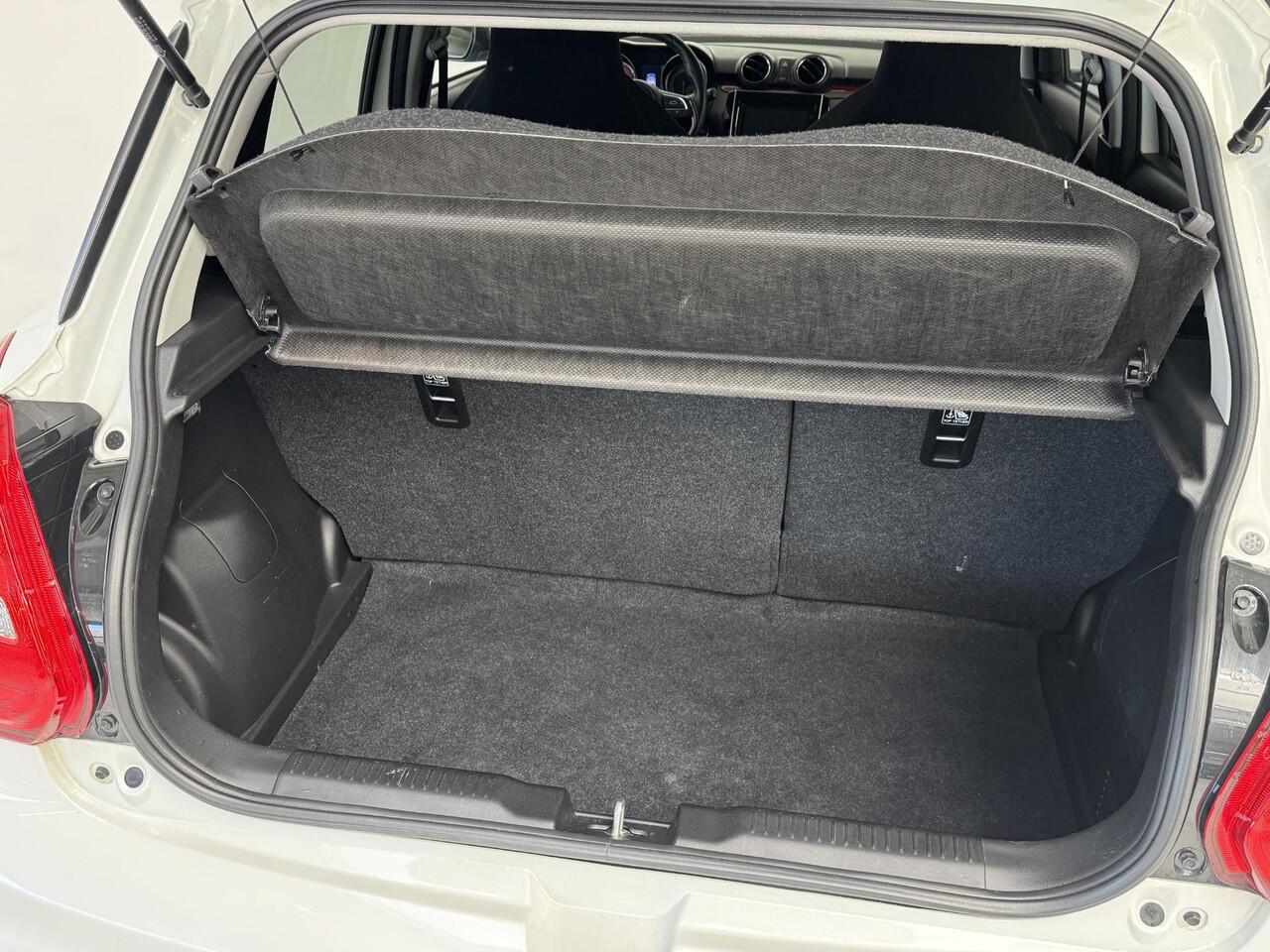 Suzuki SWIFT 1.4 Sport | Navigatie | Achteruitrijcamera | Sportstoelen | Lichtmetalen velgen 17" |