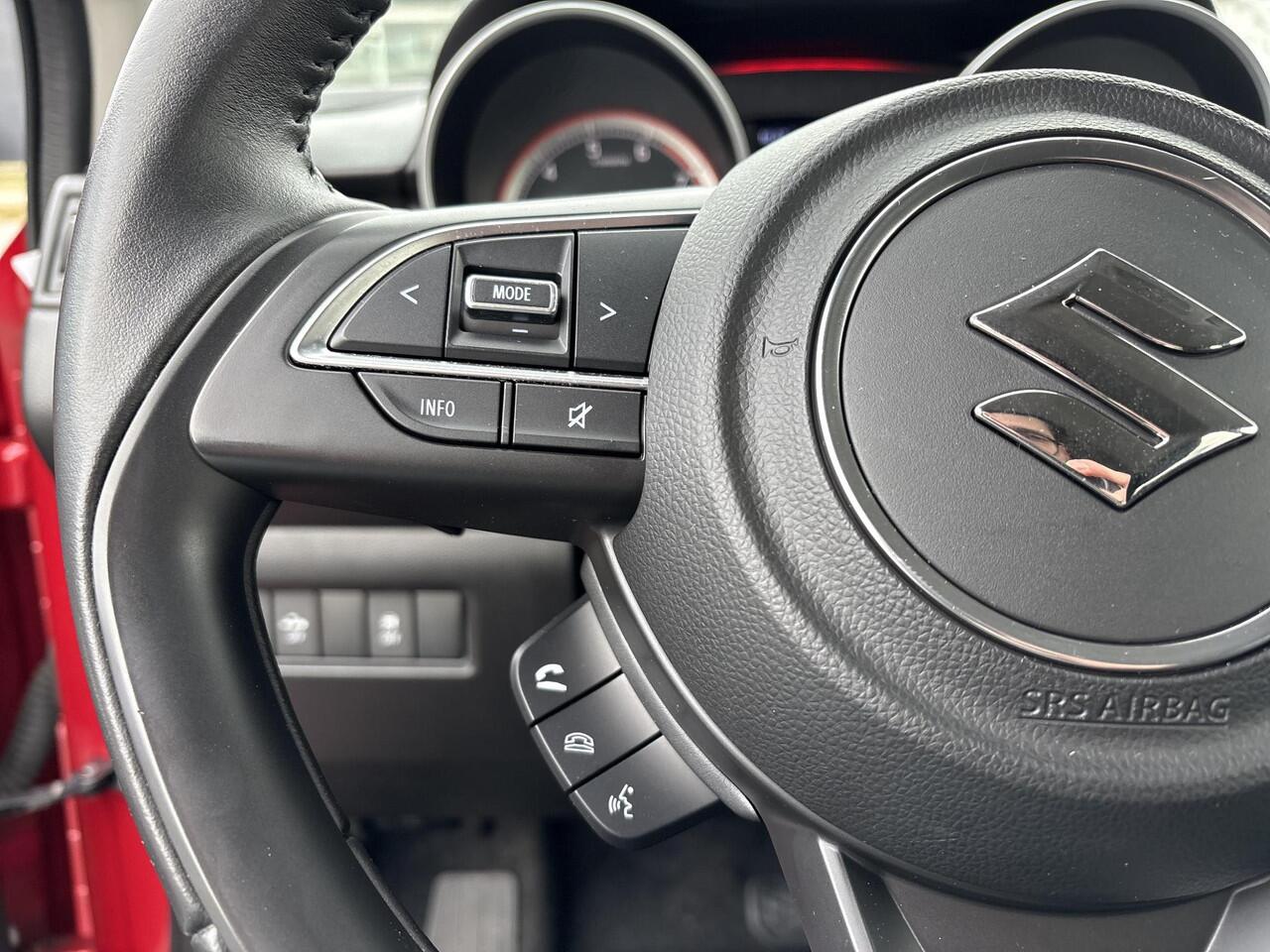 Suzuki SWIFT 1.0 Stijl | Automaat | Achteruitrijcamera |