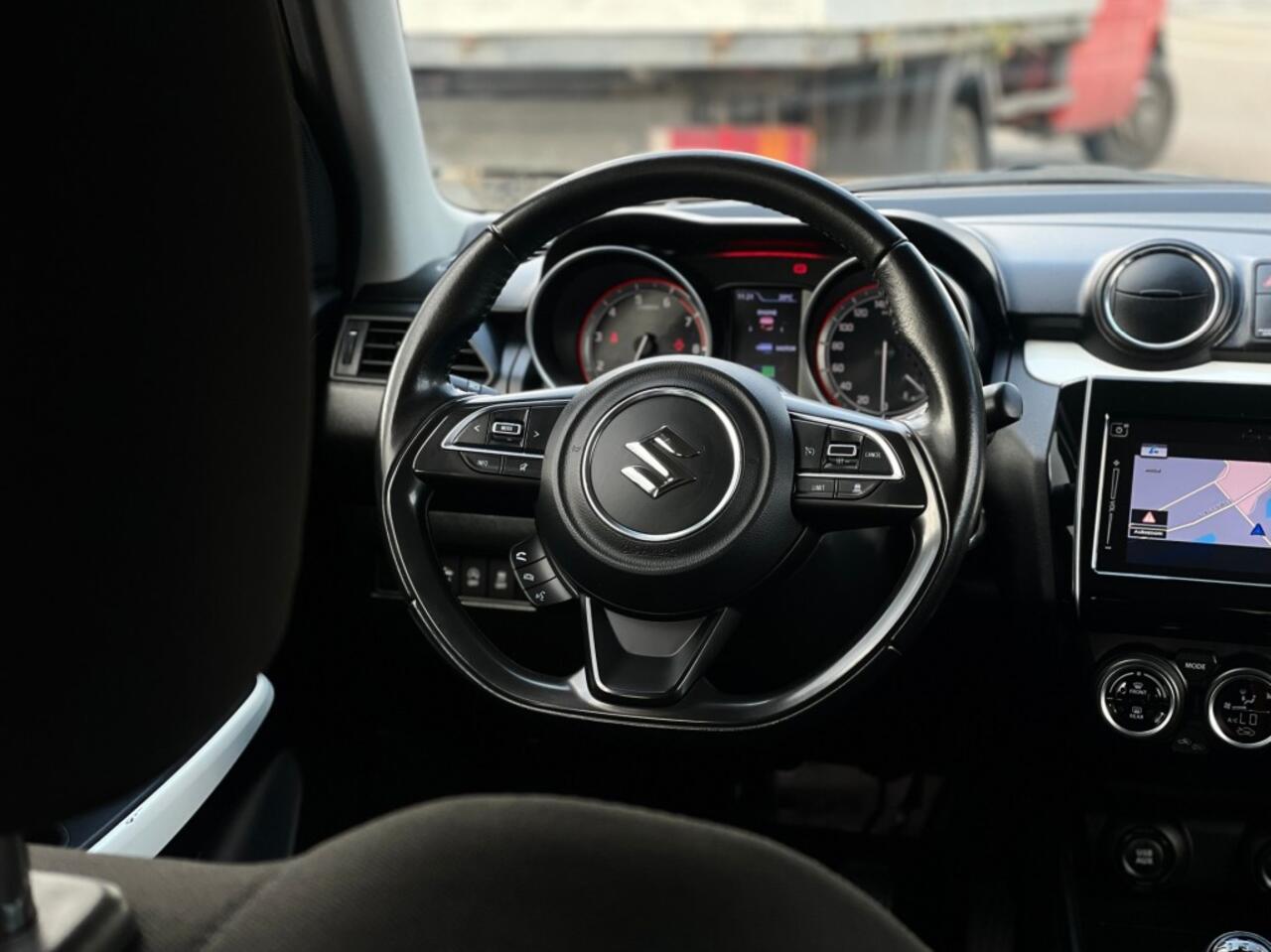 Suzuki SWIFT 1.2 STYLE CAMERA NAVI KEYLESS ADD. CRUISE