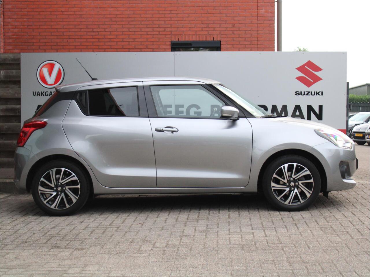 Suzuki SWIFT 1.2 Style Smart Hybrid CVT Automaat Navigatie, Cruise Control Adaptief, Stoelverwarming, Achteruitrijcamera, Parkeersensoren Achter