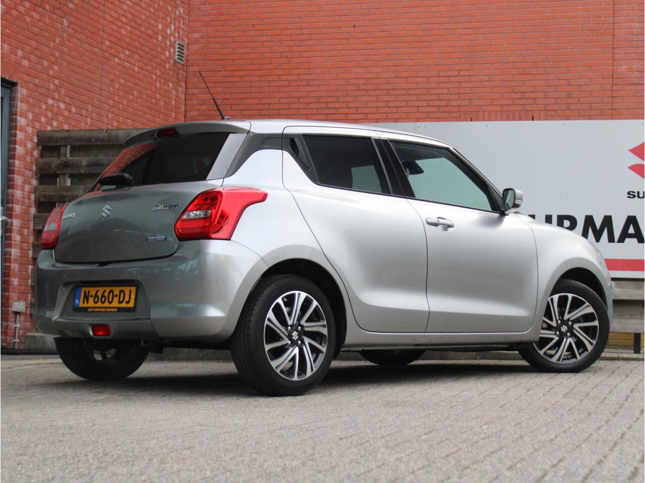 Suzuki SWIFT 1.2 Style Smart Hybrid CVT Automaat Navigatie, Cruise Control Adaptief, Stoelverwarming, Achteruitrijcamera, Parkeersensoren Achter