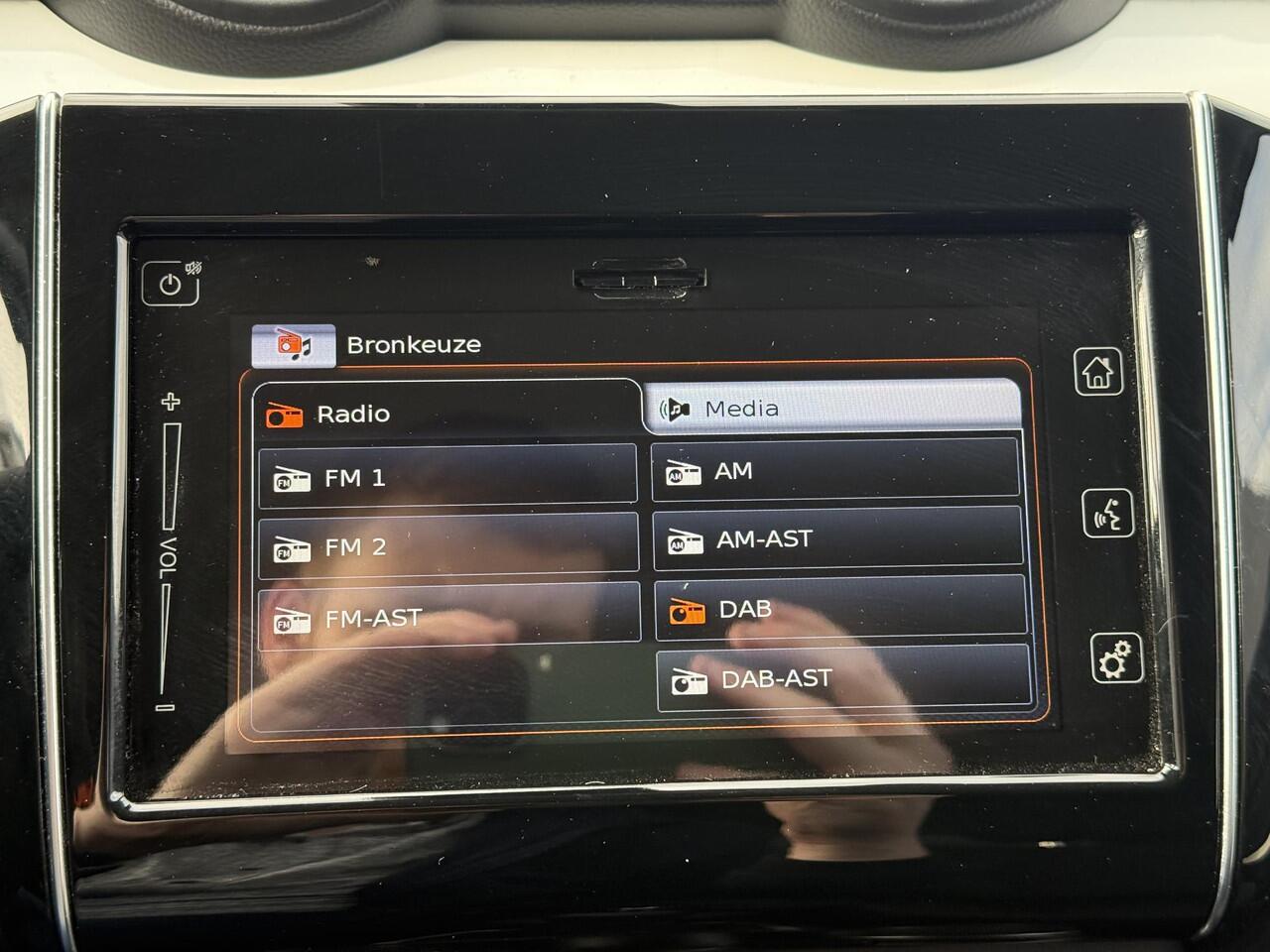 Suzuki SWIFT 1.2 Stijl Smart Hybrid **NAVIGATIE/ STOELVERWARMING/ KEYLESS/ ADAPTIEF CRUISE CONTROL/ 36 MAANDEN GARANTIE**