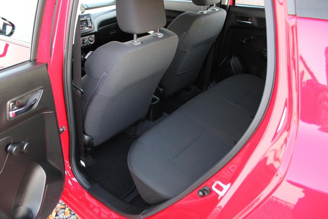 Suzuki SWIFT 1.2 Comfort Smart Hybrid 1e Eig. en Dealer onderhouden!