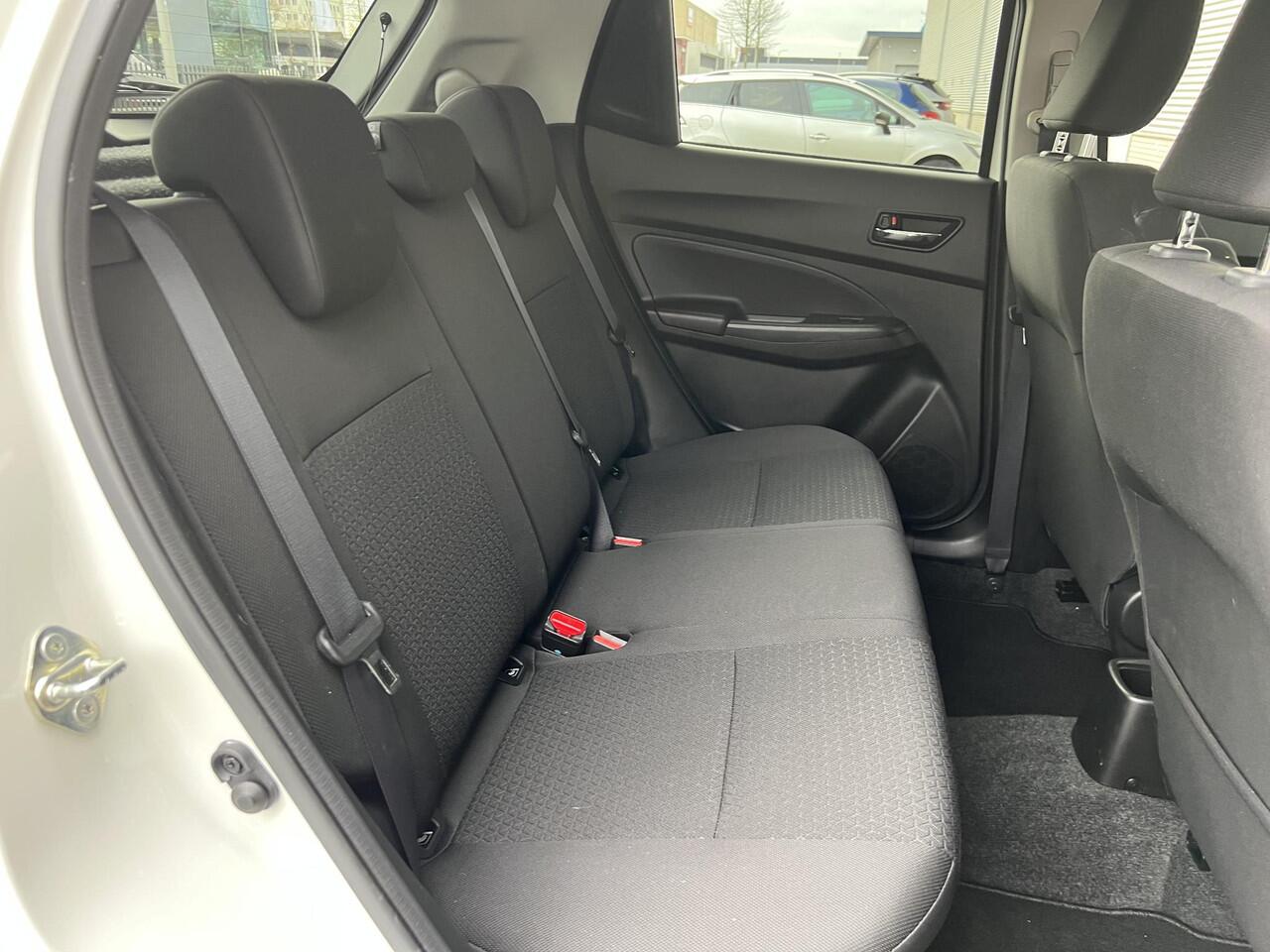 Suzuki SWIFT 1.2 Stijl Smart Hybrid | Trekhaak | Climate Control | Adaptieve Cruise Control | Apple Carplay & Android Auto | Meest Luxe Uitvoering