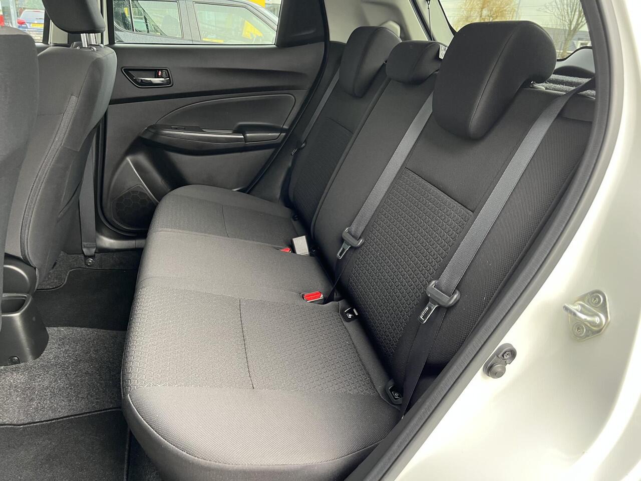 Suzuki SWIFT 1.2 Stijl Smart Hybrid | Trekhaak | Climate Control | Adaptieve Cruise Control | Apple Carplay & Android Auto | Meest Luxe Uitvoering