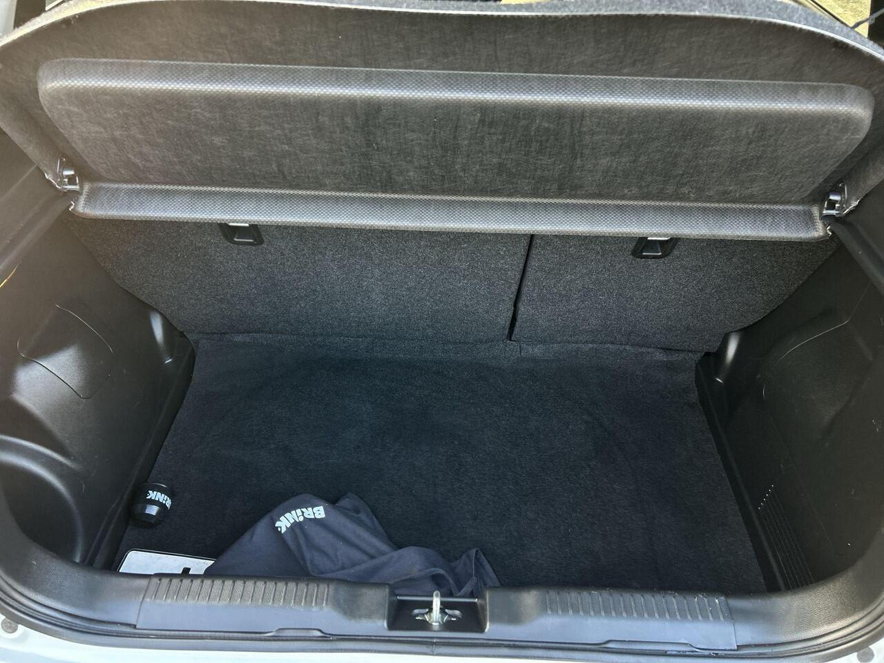 Suzuki SWIFT 1.2 Select Smart Hybrid RIJKLAAR | Airco | Camera | Navi via App | Dubbele uitlaat | Dakspoiler