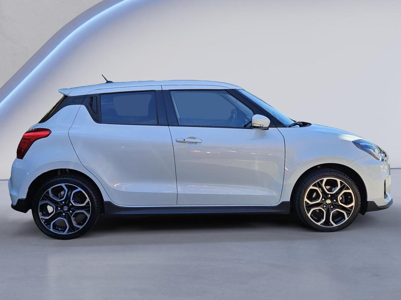 Suzuki SWIFT 1.4 Sport Smart Hybrid 140PK/Apple Carplay/Adaptive Cruise&Clima Control/Parkeersens./Camera/Sportstoelen/(MET GARANTIE*)