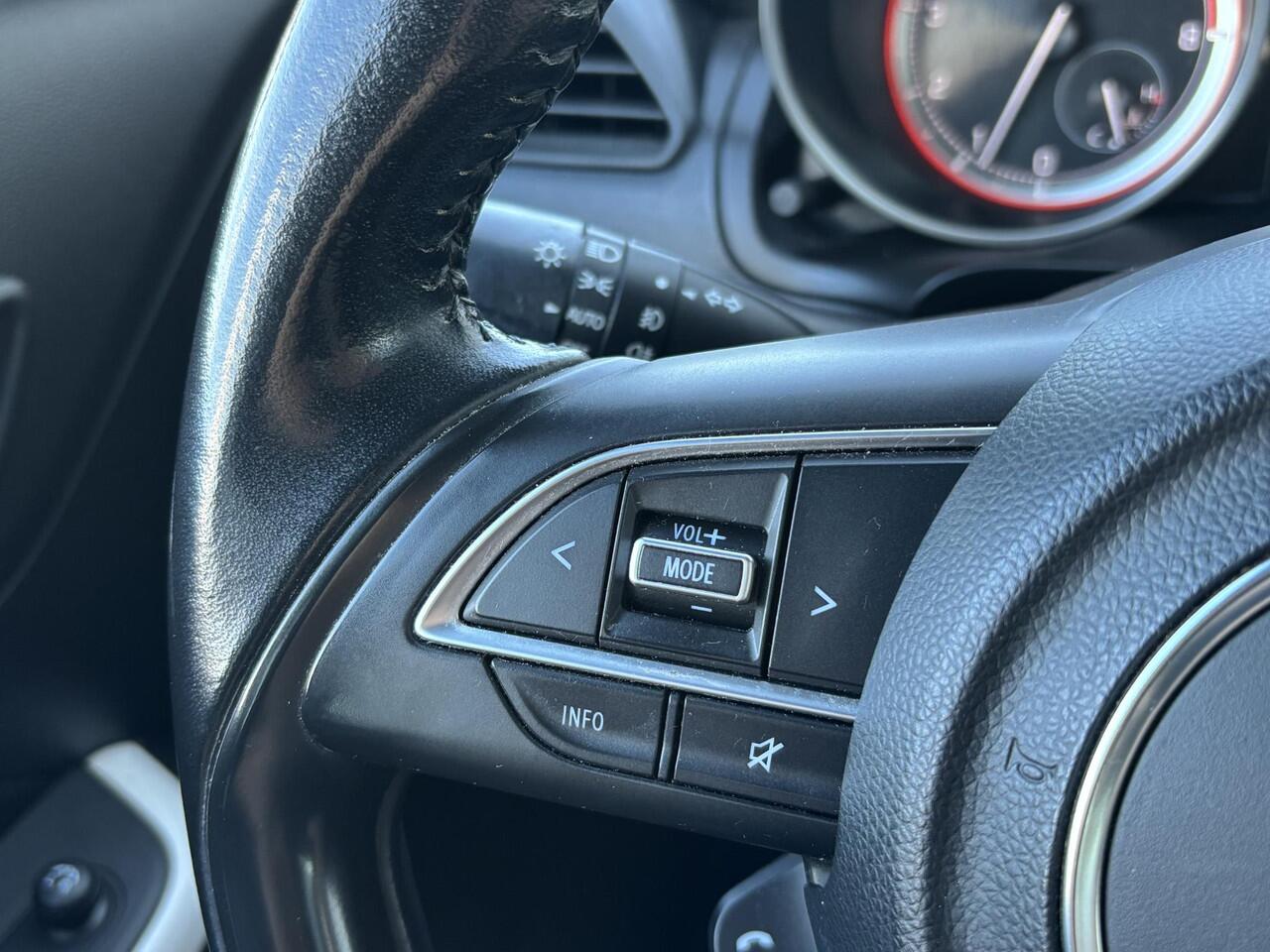 Suzuki SWIFT 1.2 Select Smart Hybrid Trekhaak/Airco/Cruise