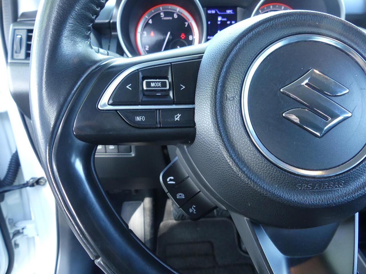 Suzuki SWIFT 1.2 Select Smart Hybrid Trekhaak, Cruise Control, Apple Carplay, Android Auto, Navigatie, Achterspoiler