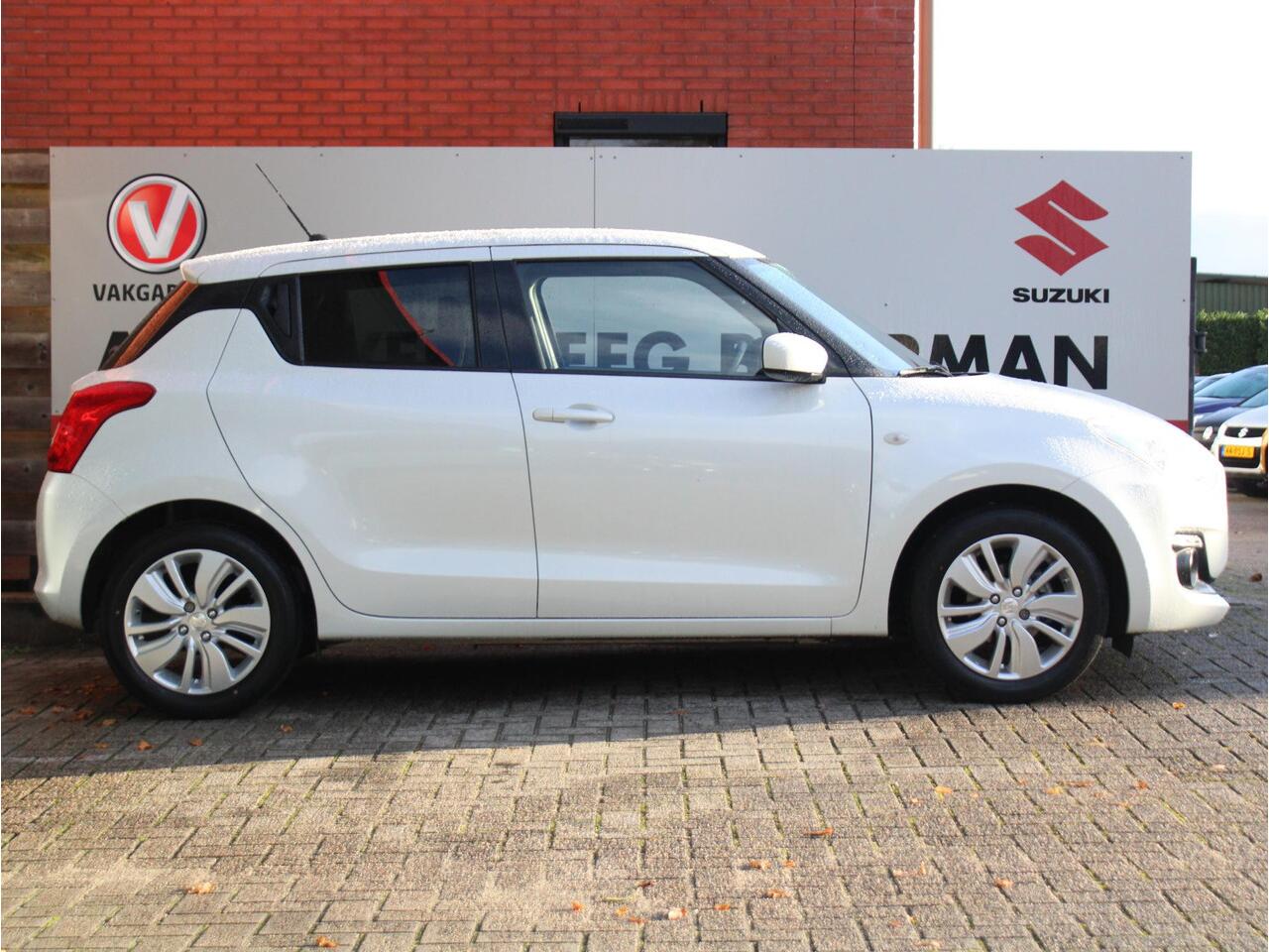 Suzuki SWIFT 1.2 Select Smart Hybrid Achteruitrijcamera, Stoelverwarming, DAB Radio, Apple Carplay/Android Auto