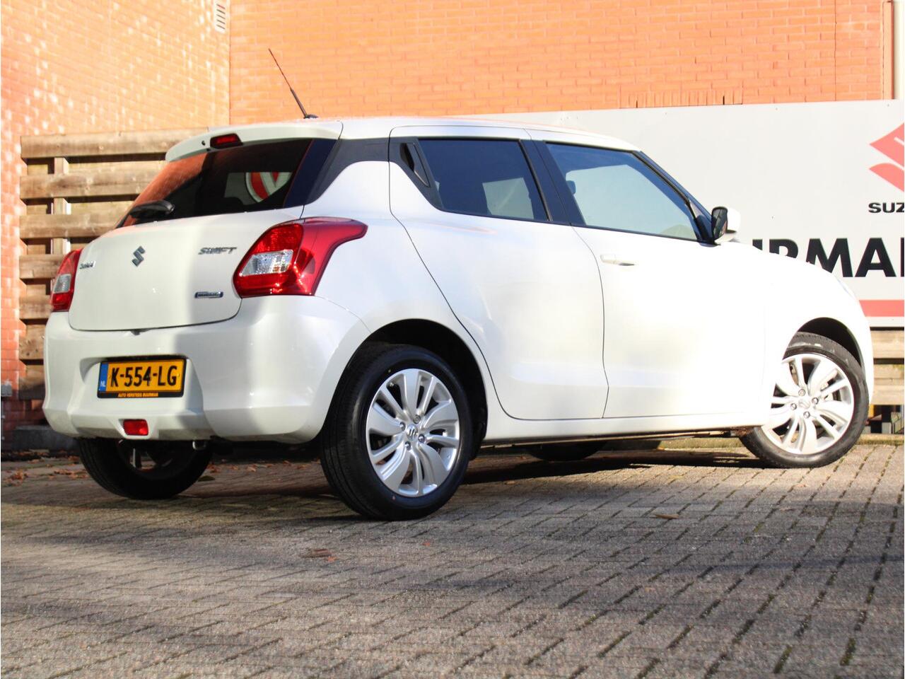 Suzuki SWIFT 1.2 Select Smart Hybrid Achteruitrijcamera, Stoelverwarming, DAB Radio, Apple Carplay/Android Auto