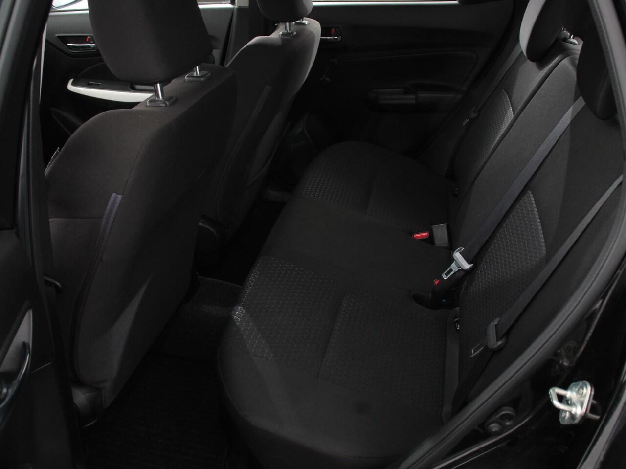 Suzuki SWIFT 1.2 Club Smart Hybrid | Navigatie | Apple Carplay/Android Auto | Airco | Cruise Control | Lichtmetalen velgen