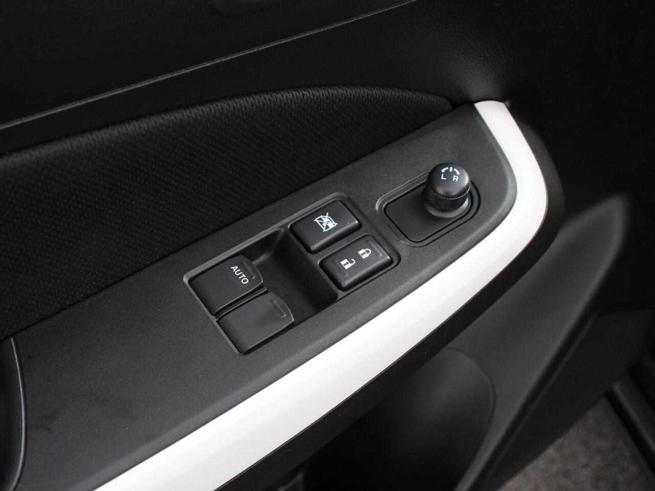 Suzuki SWIFT 1.2 Club Smart Hybrid | Navigatie | Apple Carplay/Android Auto | Airco | Cruise Control | Lichtmetalen velgen