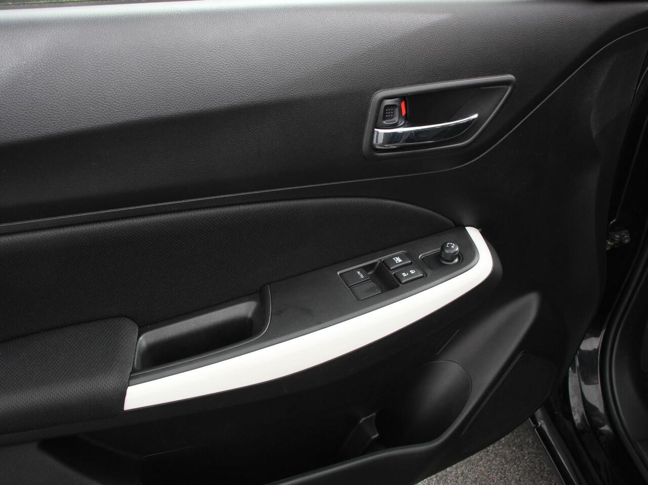 Suzuki SWIFT 1.2 Club Smart Hybrid | Navigatie | Apple Carplay/Android Auto | Airco | Cruise Control | Lichtmetalen velgen