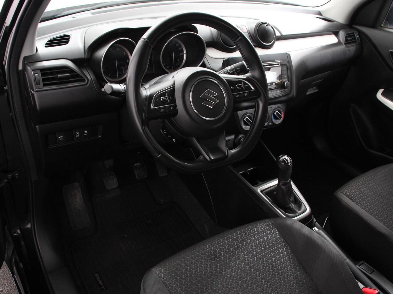 Suzuki SWIFT 1.2 Club Smart Hybrid | Navigatie | Apple Carplay/Android Auto | Airco | Cruise Control | Lichtmetalen velgen