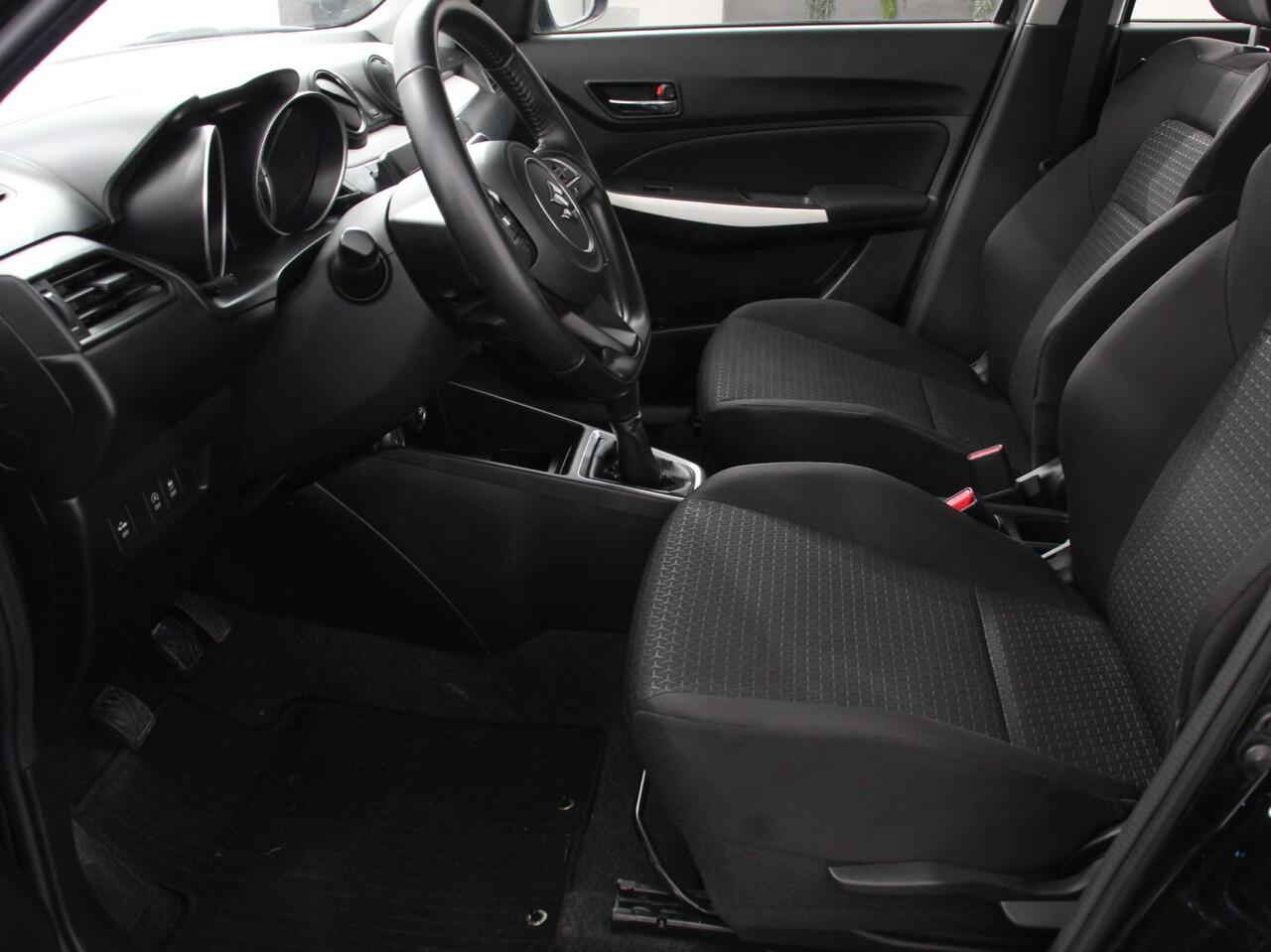 Suzuki SWIFT 1.2 Club Smart Hybrid | Navigatie | Apple Carplay/Android Auto | Airco | Cruise Control | Lichtmetalen velgen