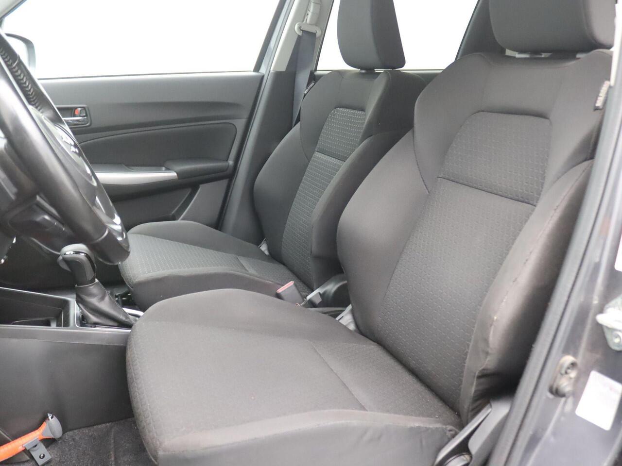 Suzuki SWIFT 1.2 Style Smart Hybrid 83PK Aut. Trekhaak, Keyless, Achteruitrijcamera, Clima, Adaptieve Cruise Controle, Side Assist, 16" LM Velgen, Stoelverwarming