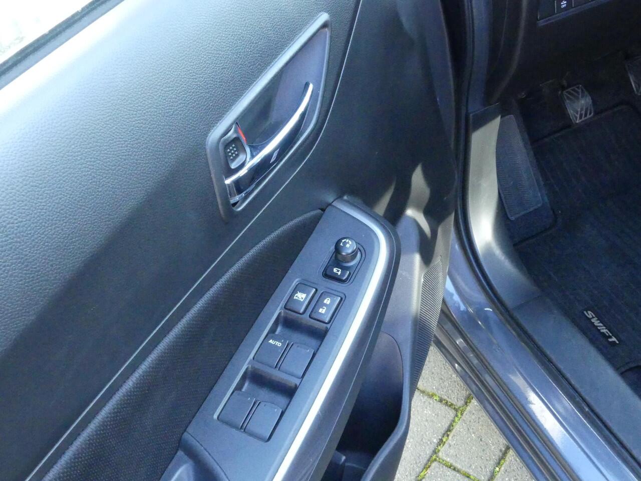 Suzuki SWIFT 1.2 Style Smart Hybrid 1ste eigenaar, Vol. dealer o.h, Cruise & Climate control, Navi, camera, Apple Carpl/Andr Auto