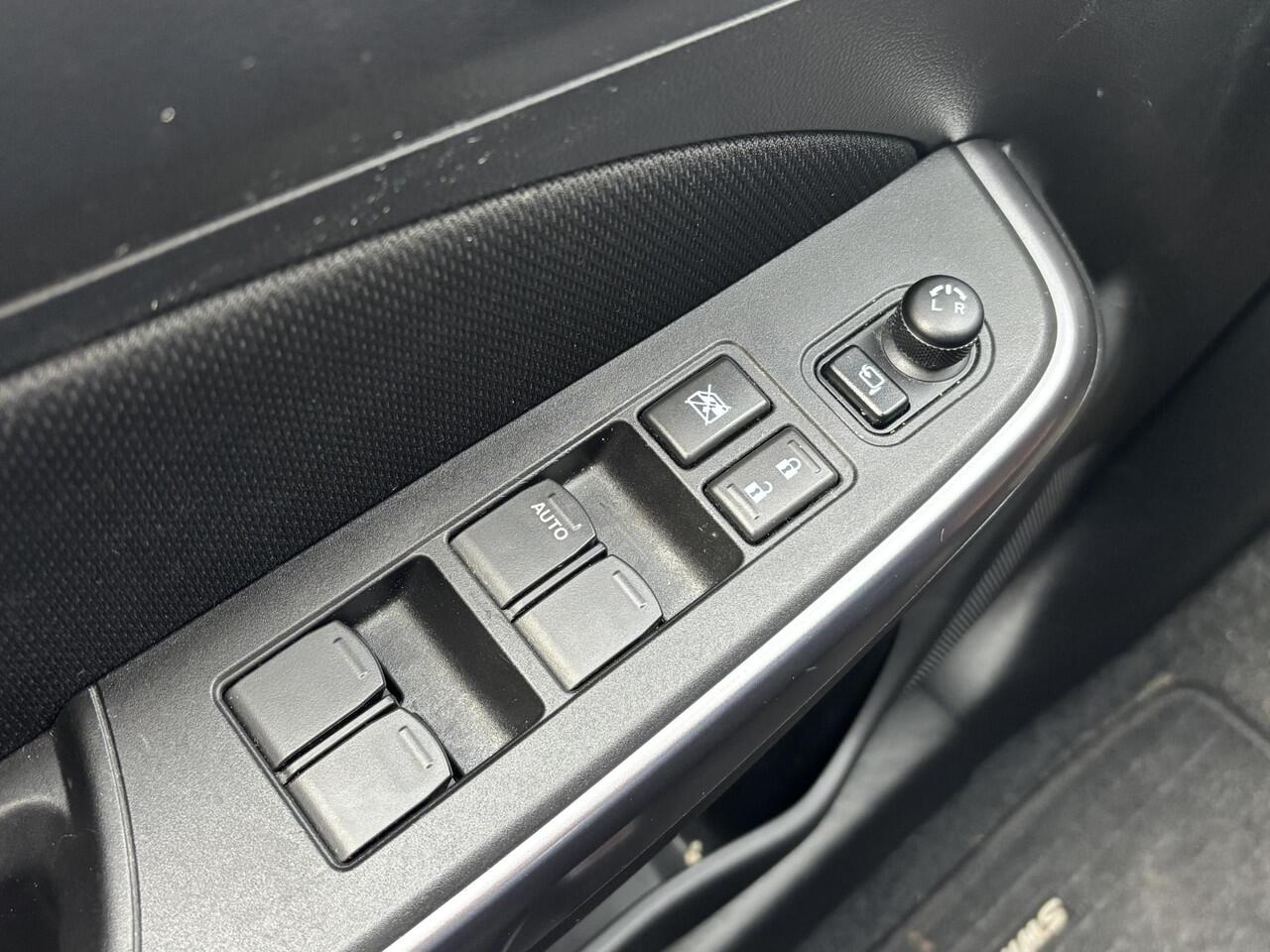 Suzuki SWIFT 1.2 Style Smart Hybrid Allseasonbanden/Navi/Clima