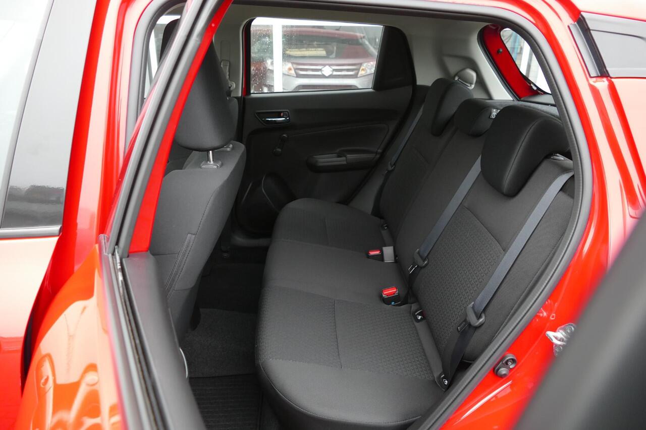 Suzuki SWIFT 1.2 Comfort Smart Hybrid | Parkeersensoren achter | Bluetooth | Cruise control | Rijklaarprijs |