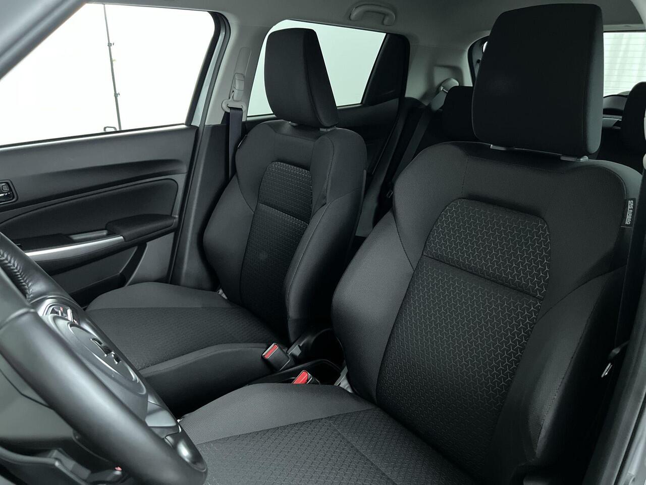 Suzuki SWIFT 1.2 Style Smart Hybrid | Allseasonbanden | Navigatie | Stoelverwarming