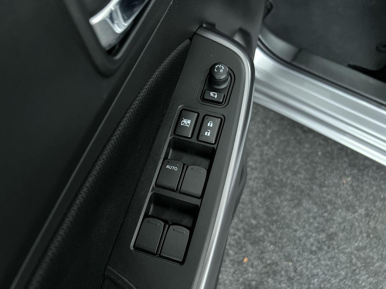 Suzuki SWIFT 1.2 Style Smart Hybrid | Allseasonbanden | Navigatie | Stoelverwarming