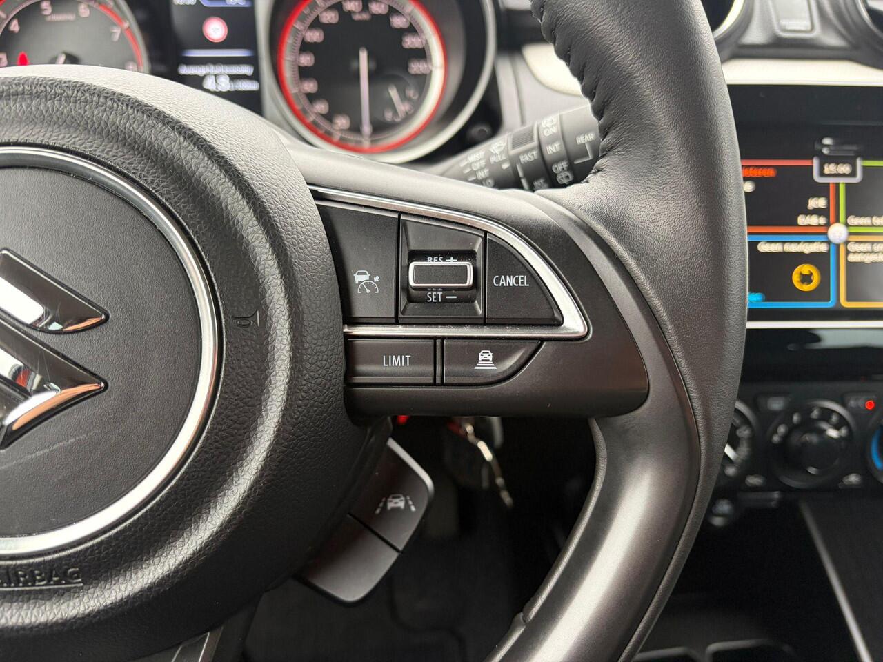 Suzuki SWIFT 1.2 Select Smart Hybrid Two Tone