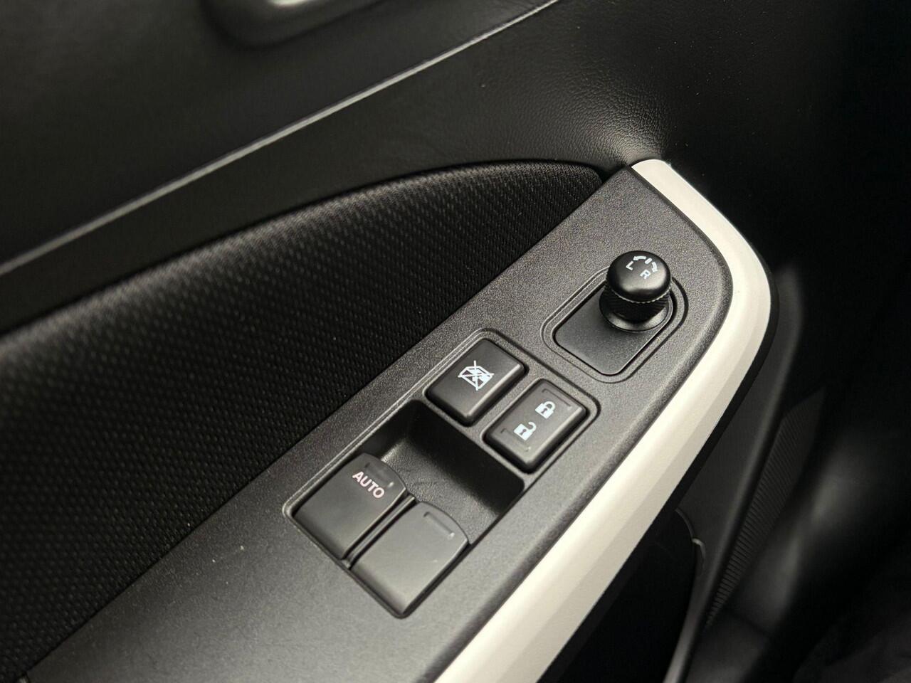 Suzuki SWIFT 1.2 Select Smart Hybrid Two Tone