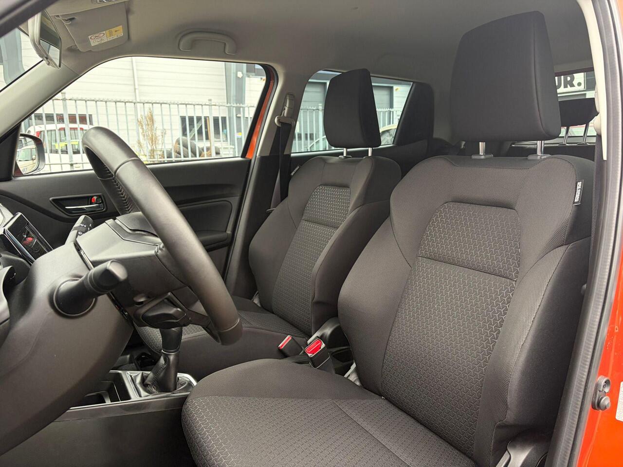 Suzuki SWIFT 1.2 Select Smart Hybrid Two Tone