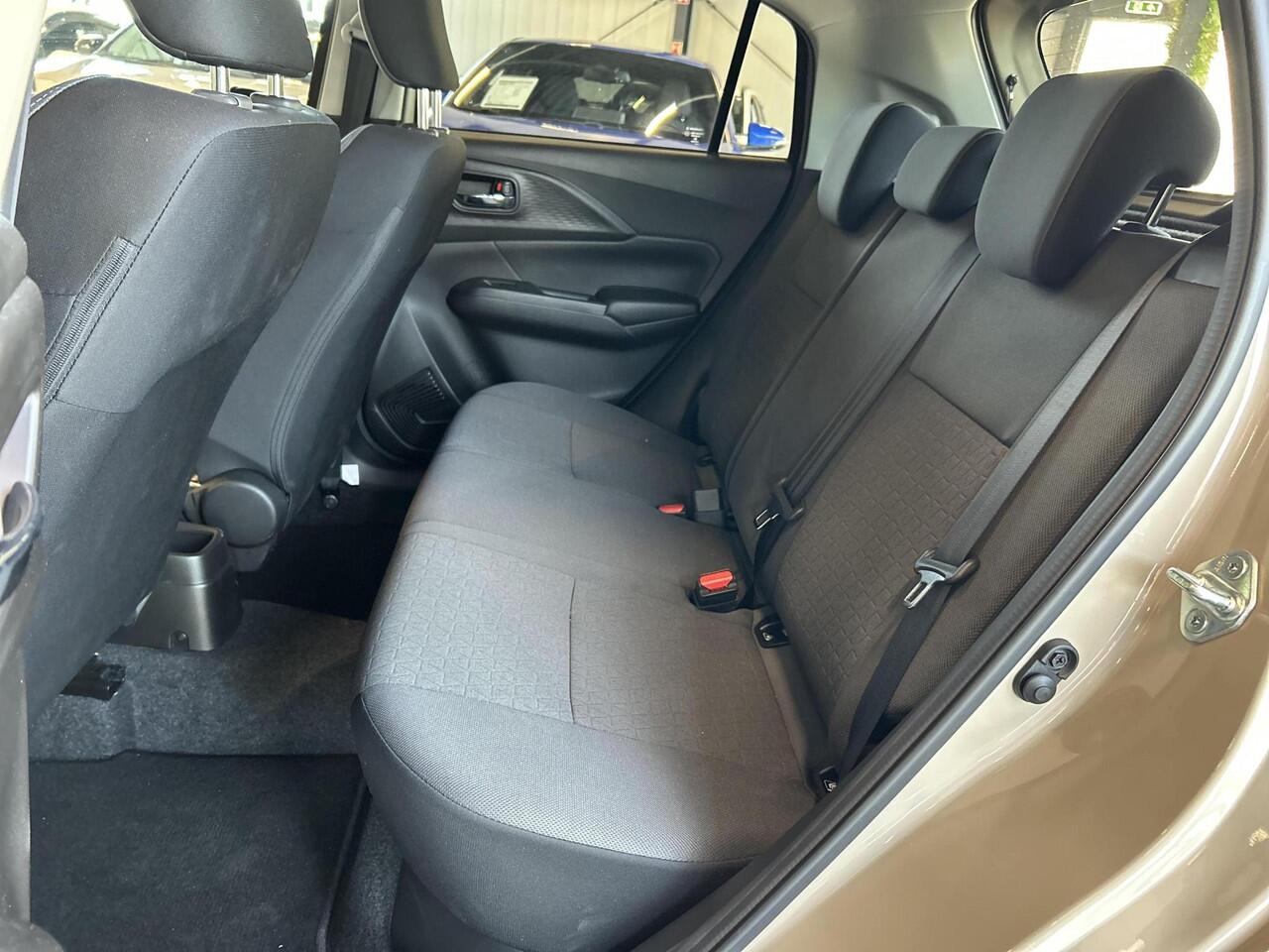 Suzuki SWIFT 1.2 Select Smart Hybrid **NAVIGATIE/ STOELVERWARMING/ APPLE CARPLAY & ANDROID AUTO/ DODEHOEKDETECTIE/ ADAPTIVE CRUISE CONTROL/ 36 MAANDEN GARANTIE**