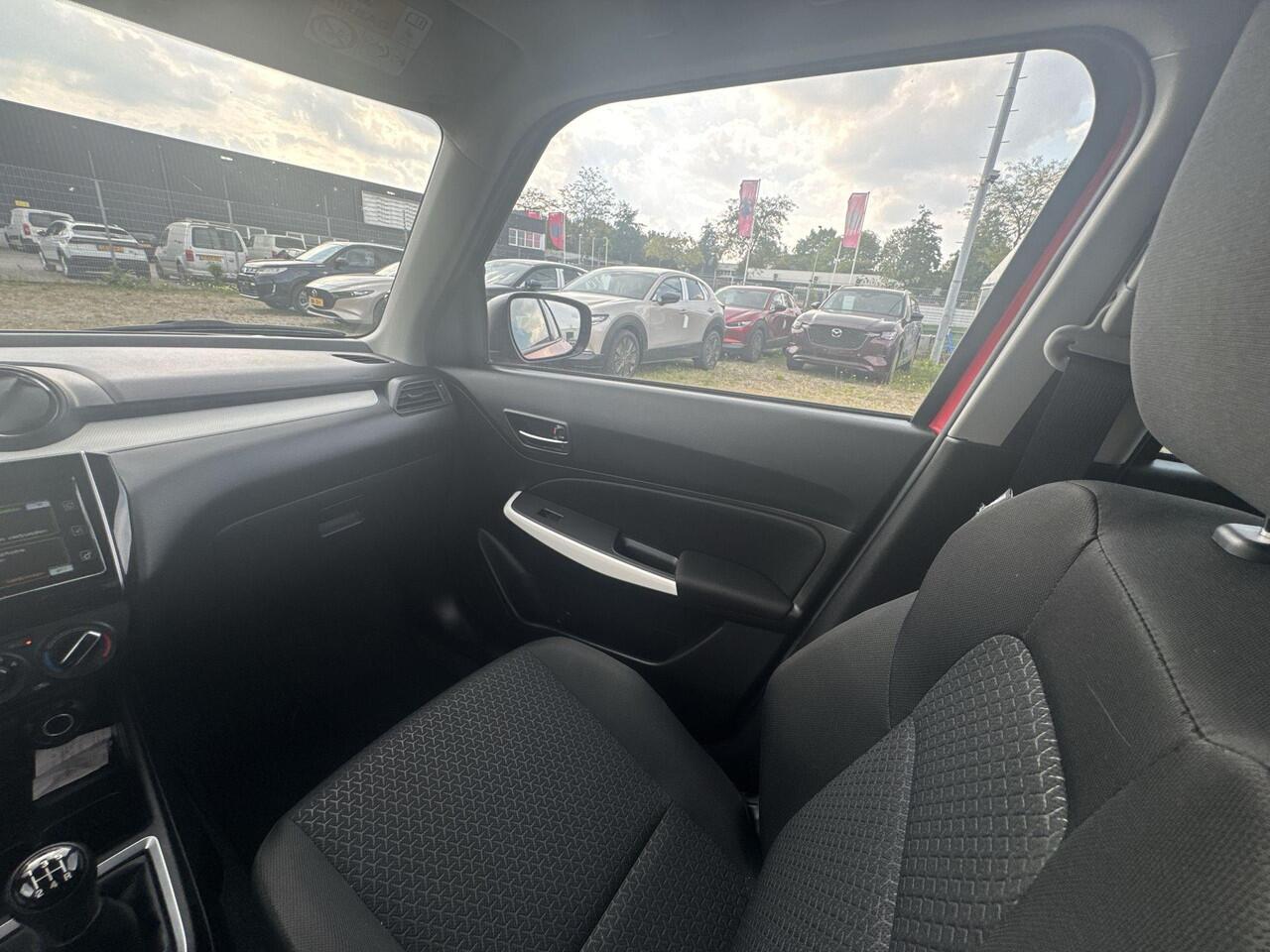 Suzuki SWIFT 1.2 Select Smart Hybrid | Rijklaar | Carplay | Stoelverwarming | Camera