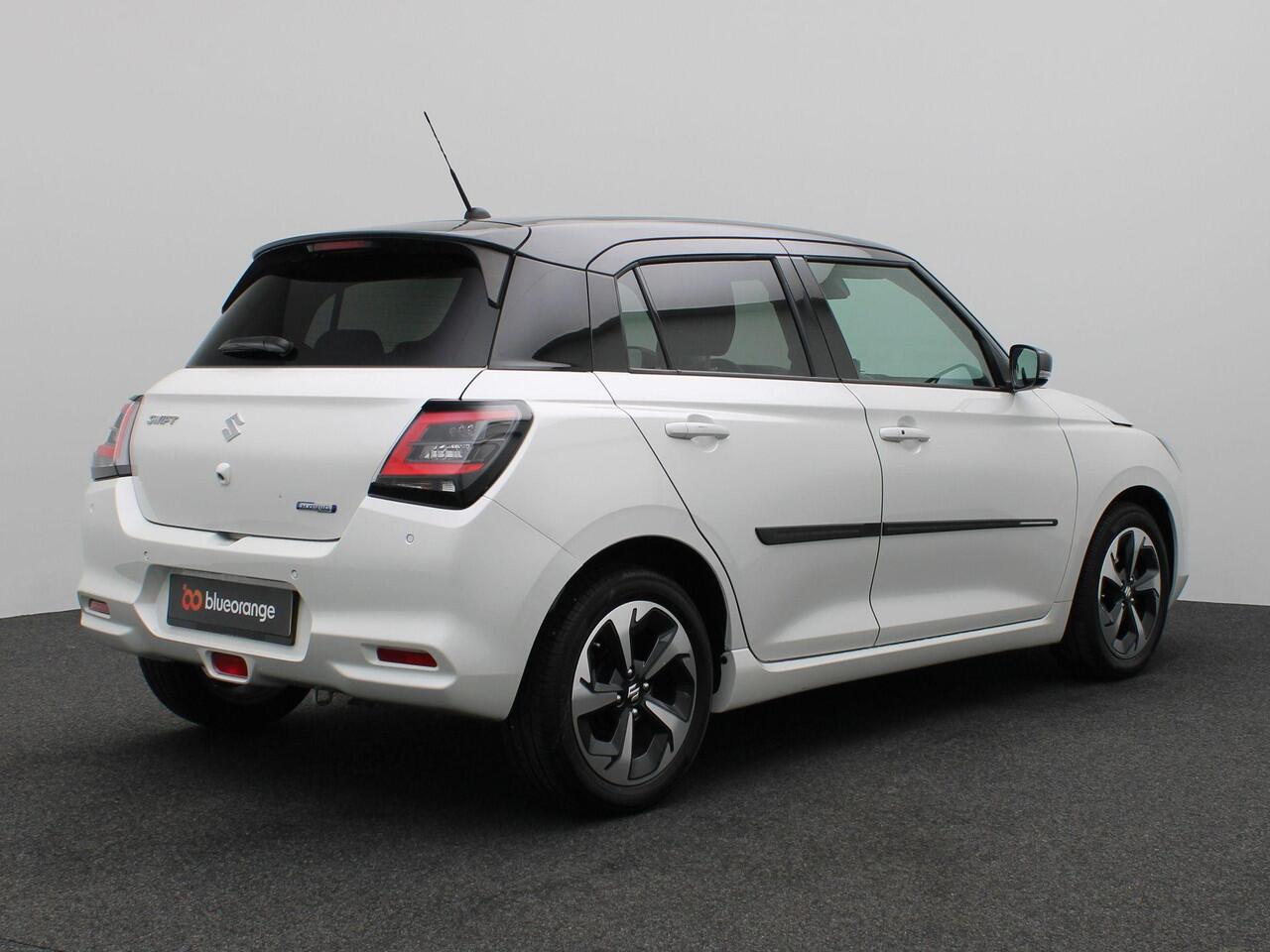 Suzuki SWIFT 1.2 Style Smart Hybrid 92PK Aut. Adaptieve Cruise Controle, Side Assist, Keyless, Stoelverwarming, Achteruitrijcamera, Navi, 16" LM Velgen