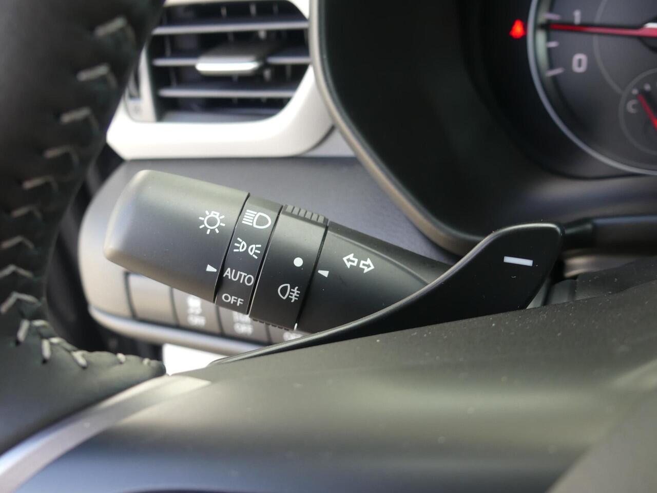 Suzuki SWIFT 1.2 Style Smart Hybrid, Automaat CVT Navigatie, Stoelverwarming, Camera, Apple CarPlay, Android Auto, Stijl uitv.