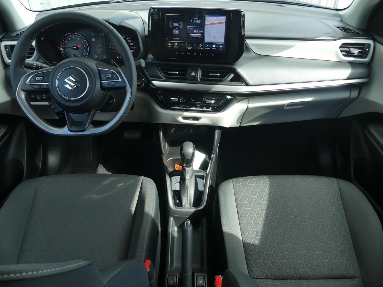 Suzuki SWIFT 1.2 Style Smart Hybrid, Automaat CVT Navigatie, Stoelverwarming, Camera, Apple CarPlay, Android Auto, Stijl uitv.